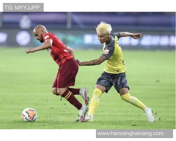 华夏与恒大激战正酣赛场比分引发球迷热议与期待